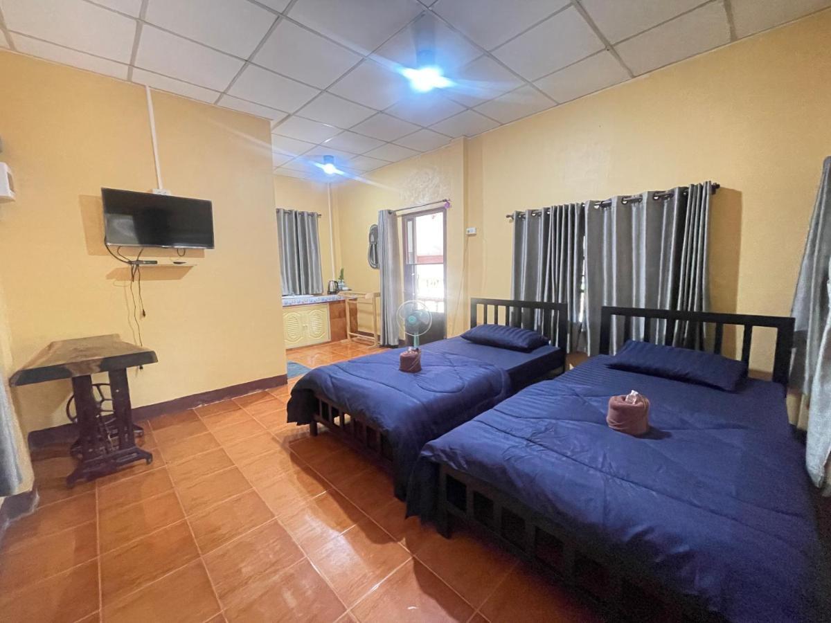 Rain Tree Cafe & Homestay Uthai Thani Eksteriør billede