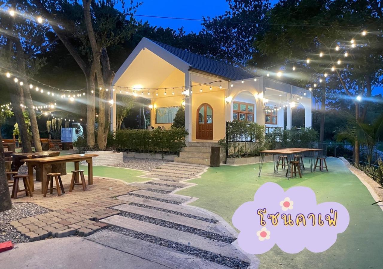 Rain Tree Cafe & Homestay Uthai Thani Eksteriør billede